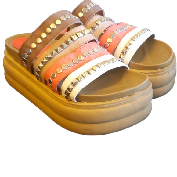 Garmentory ,  Loiret platform sandals w grommets - Picture 1 of 10